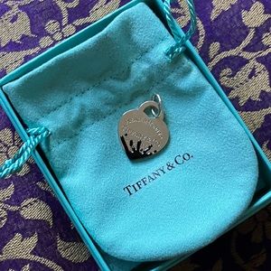 Authentic Tiffany & Co. Return to Tiffany’s heart black splash Sterling Silver